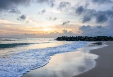 Rekomendasi 3 Pantai Terkenal di Jepara yang Harus Anda Kunjungi dan Nikmati Suasana Hembusan Angin Laut, Cek di Sini Lokasinya Dijamin HEMAT!